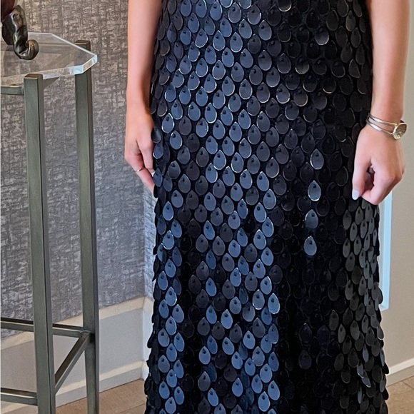 Elegant Black Strapless Gown - Picture 3 of 5